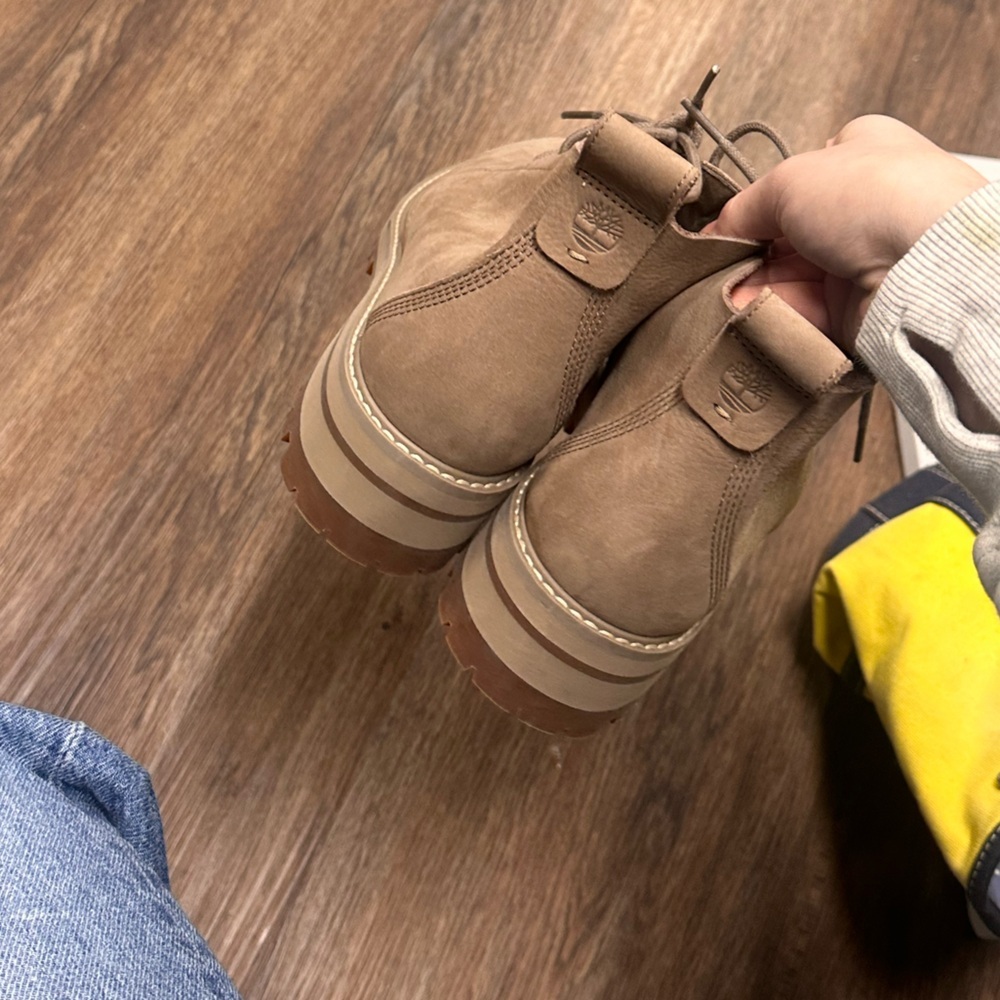 Timberland Women's Courmayeur Valley Chukka Boots in taupe nubuck leather - Picture 2 of 8